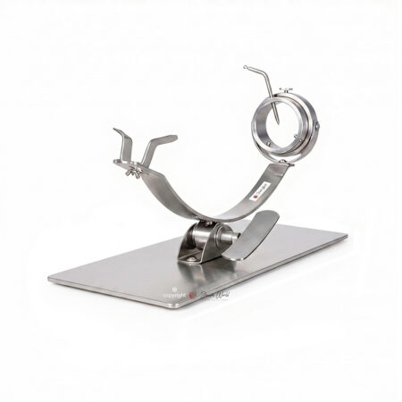 Jamonero 17937 inoxidable de Flores inox Flores Cortés balancín Jamón World. oporte jamonero de uso profesional o continuado para hogar. Su forma y diseño facilita el corte del jamón. Movimiento balancín, cabezal giratorio, base acero inoxidable de 6 mm., antideslizantes bajo base. Jamonera Versátil, manejable, muy consistente, resistente y estable.